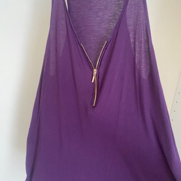 2/10$ Purple basic cami with gold zipper - Picture 3 of 3